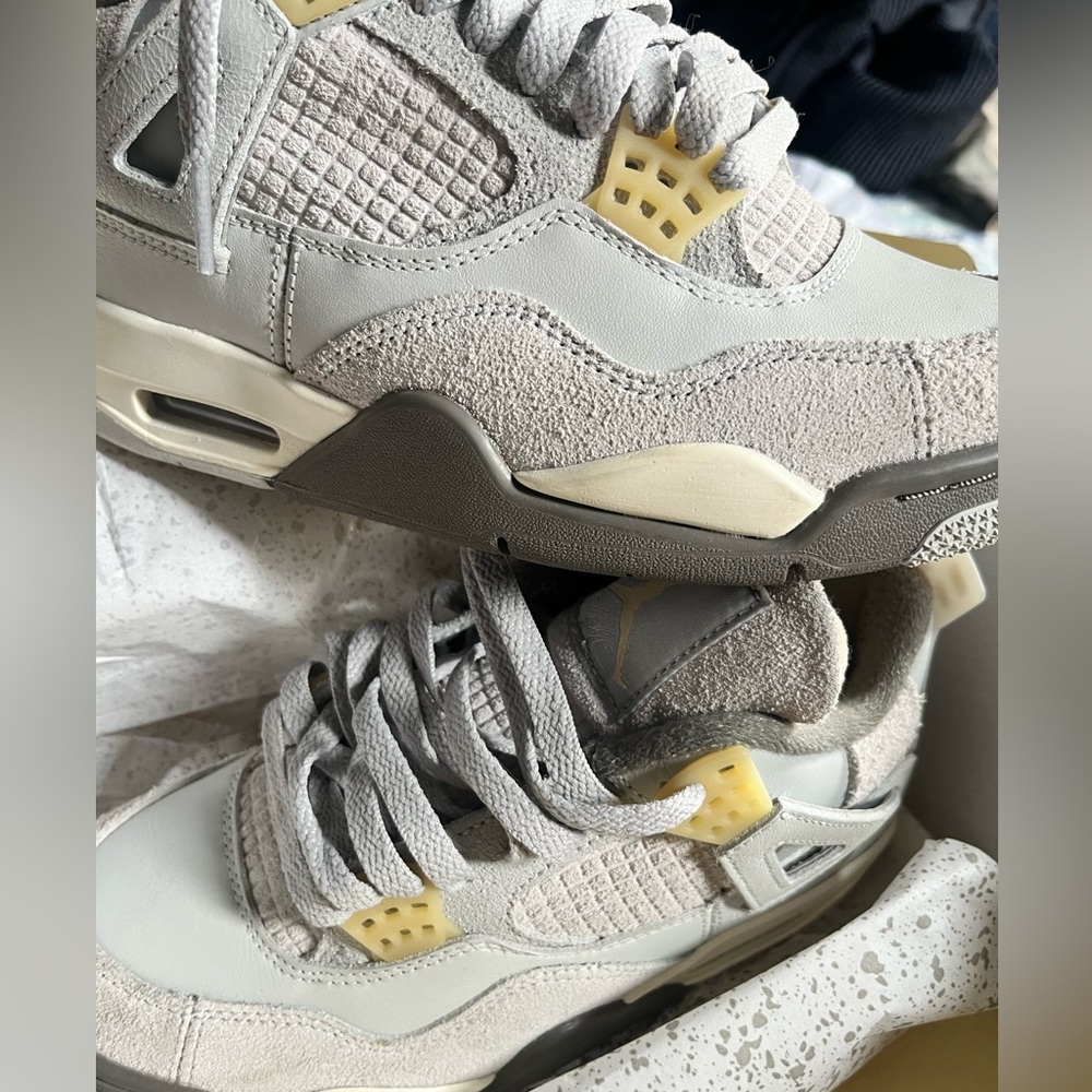Air Jordan 4 Retro SE Photon Dust/ Off White/grey fog/pale vanilla